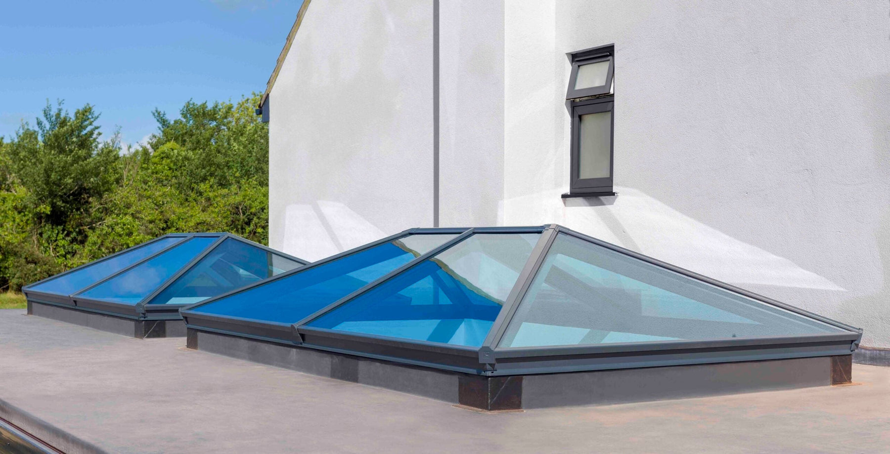 Should I Choose a Roof Lantern or a Skylight for My Extension?