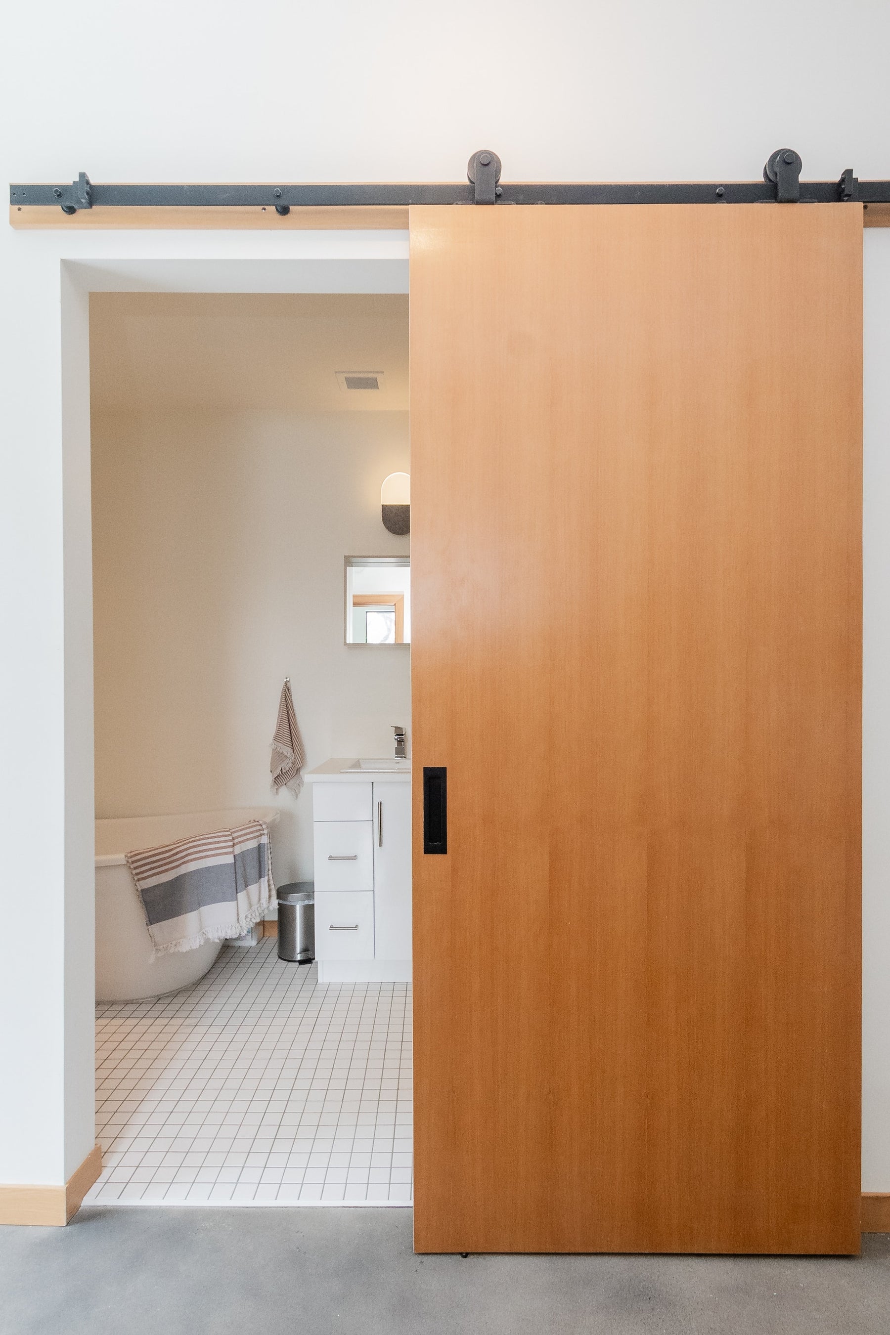 A Step-by-Step Guide: How to Fit an Internal Door for Effortless Home Improvement